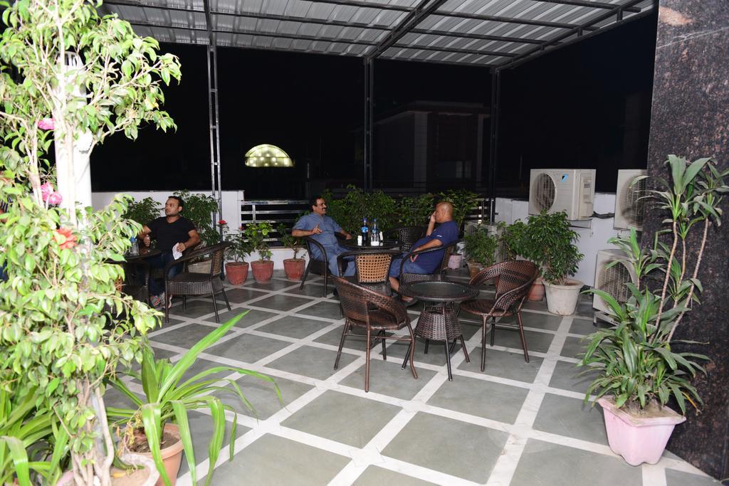 Hotel Cabana @ Pahar Ganj Neu-Delhi Exterior foto