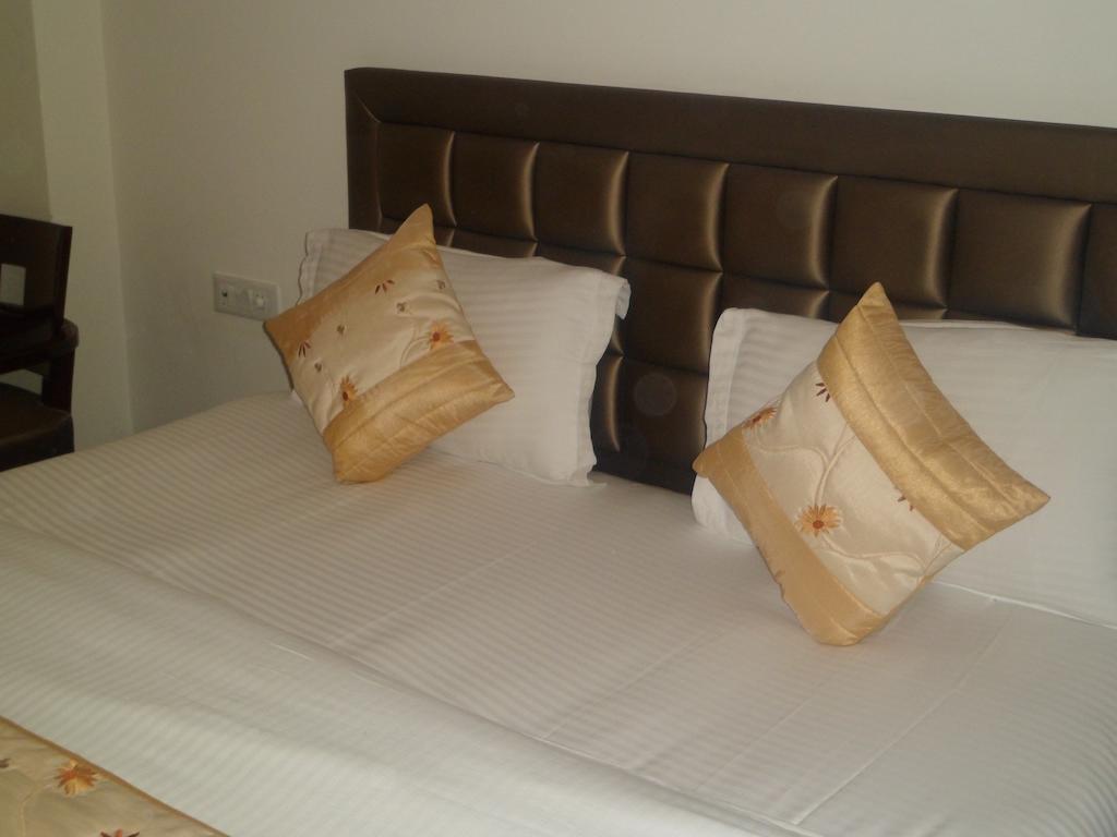 Hotel Cabana @ Pahar Ganj Neu-Delhi Zimmer foto