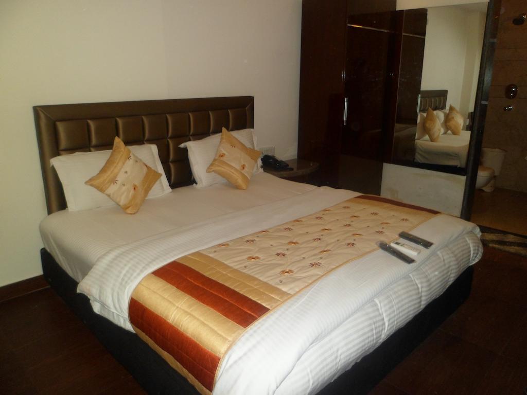 Hotel Cabana @ Pahar Ganj Neu-Delhi Zimmer foto