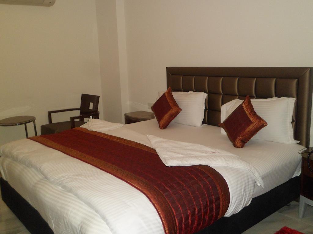 Hotel Cabana @ Pahar Ganj Neu-Delhi Zimmer foto