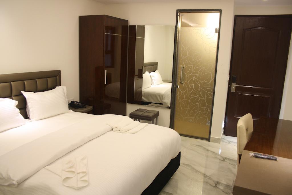 Hotel Cabana @ Pahar Ganj Neu-Delhi Zimmer foto
