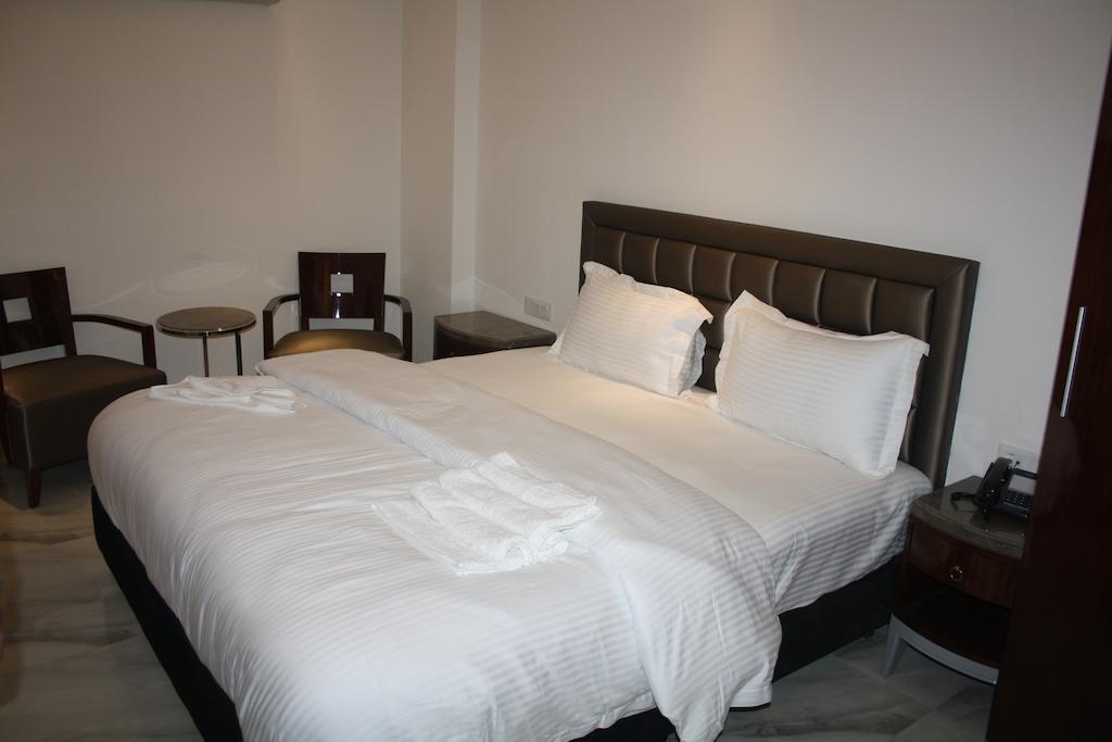 Hotel Cabana @ Pahar Ganj Neu-Delhi Zimmer foto